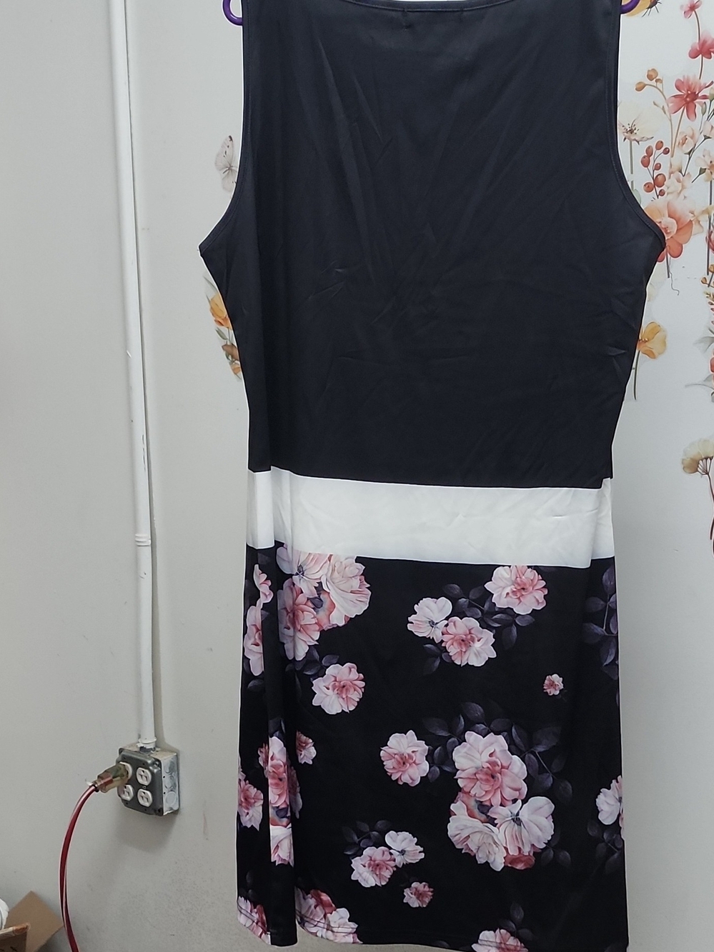 MISSLOOK Black, White & Pink Floral Sleeveless Midi Dress